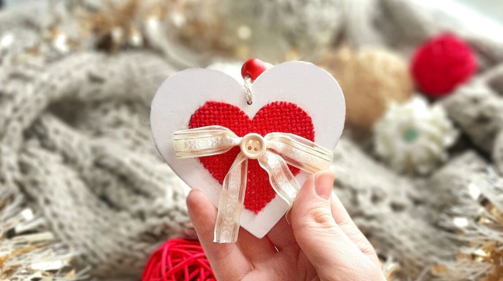 diy heart decor | 104-Year-Old Veteran Receives 200,000 Valentines Day Cards | Featured
