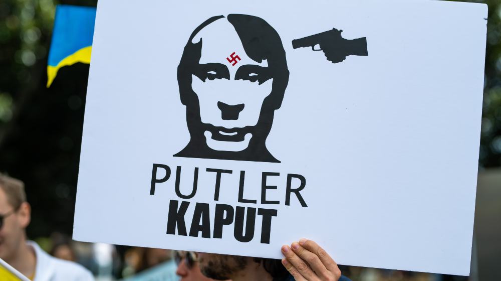 Demonstration against Russia war in Ukraine. Stop Putin, stop war | Russian Elites Plan To Overthrow Putin, Restore Ties With West | featured