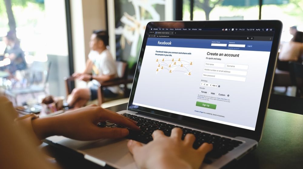 Facebook App Logo on Log-in | Facebook COO Says the Company “Has to Get Better” at Removing Hate Speech | Featured
