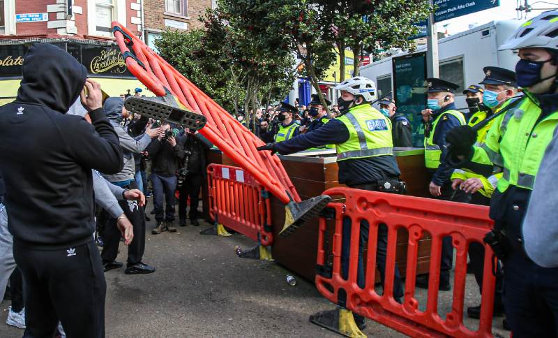 Gardai clash with protesters at an anti-lockdown gathering-Things to Know-ss