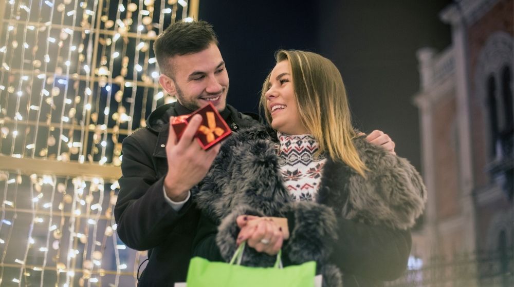 Holiday Shopping | How To Survive This Year’s Holiday Shopping | featured