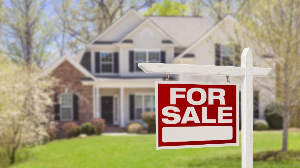 Home For Sale Real Estate Sign and Beautiful New House | What You Need To Understand To Invest In Real Estate | featured