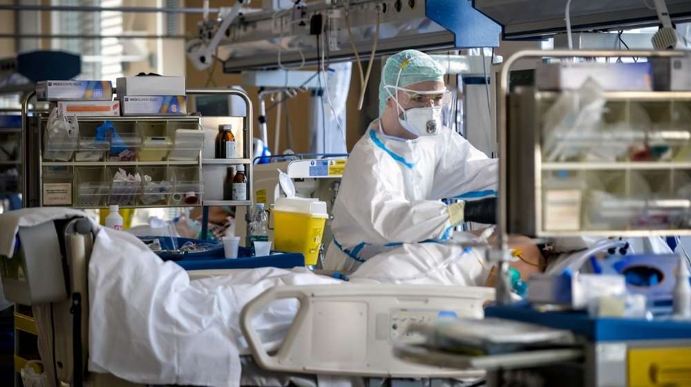 Hospitals are Reporting Critical Staff Shortages as Covid Cases Soar-ss-Featured