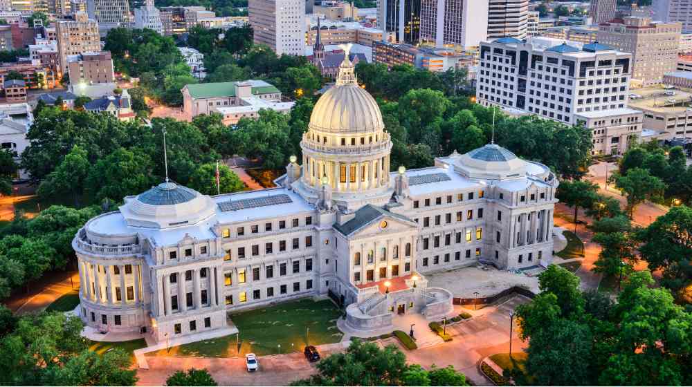 Jackson, Mississippi, USA skyline over the Capitol Building-Ban Biological Men-ss-featured