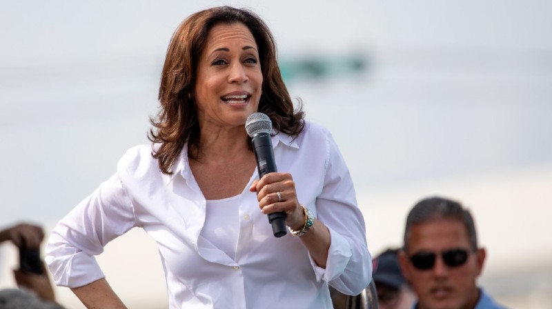Kamala Harris greets supporters at the Iowa State Fair political soapbox in Des Moines Iowa-CNN 5 Things