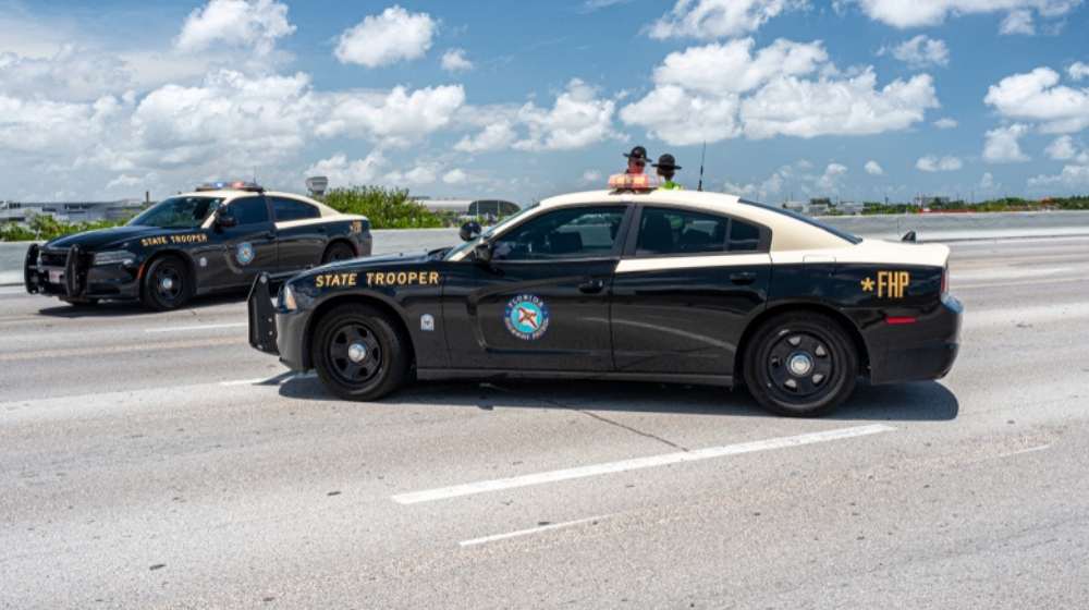 Man Attacks Florida Officer on Interstate While Bystanders Came to Trooper's Aid-ss-Featured