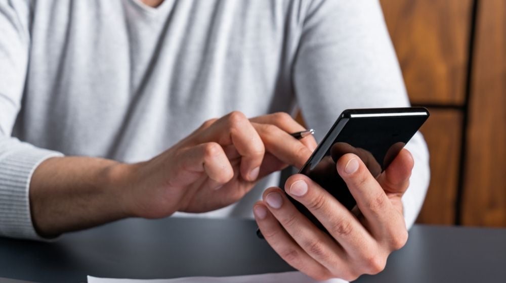 Man Uses Smartphone on Work Hours | People Spend 3.1 Hours a Day Using Smartphone Apps, Study Finds | Featured