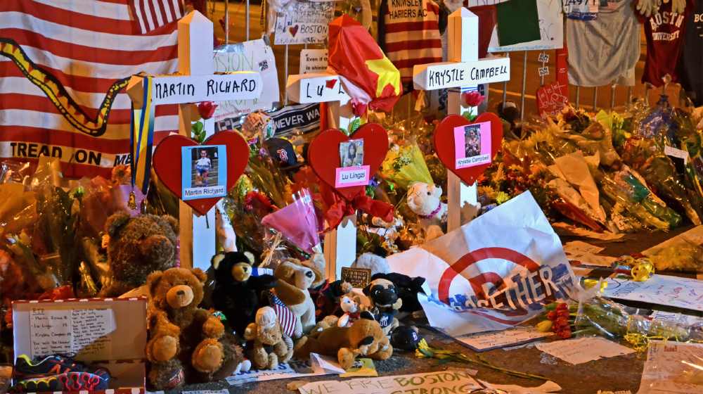 Memorial from flowers on Boylston Str. in Boston | US urges court to reimpose Boston bomber's death sentence | featured