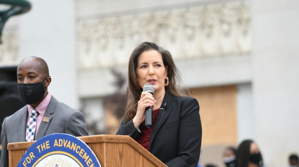 Oakland Mayor Libby Schaaf-Illegal Aliens Qualify For Oakland Payout Program While Whites Are Excluded-ss-Featured