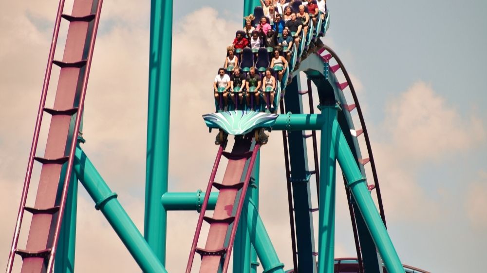 People Enjoying Spectacular Rollercoaster at Seaworld | Disney World Guests Cannot Get On-Ride Photos If They Are Not Wearing Masks | Featured