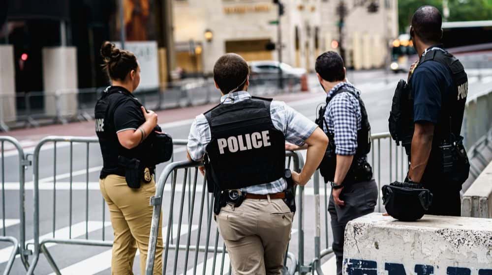 Police guarding New York property | NYC Detectives’ Union Vows to Sue Violent Protesters | Featured