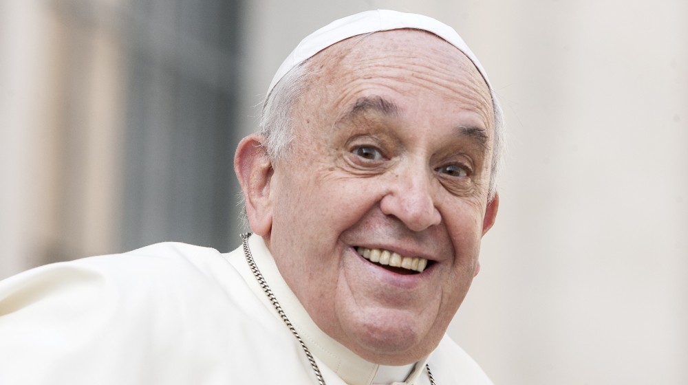 Pope Francis greets the pilgrims | Pope Francis Says It’s Selfish To Choose Pets Over Having Children | featured