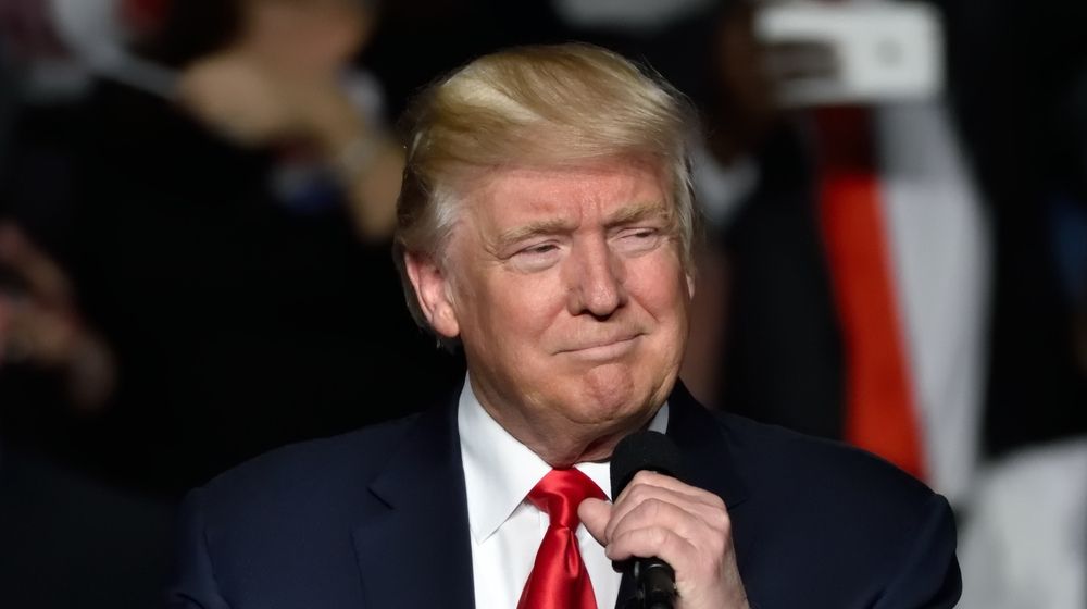 President Donald Trump grabs the microphone | Bolton Blasts Trump in Book Excerpt | Featured