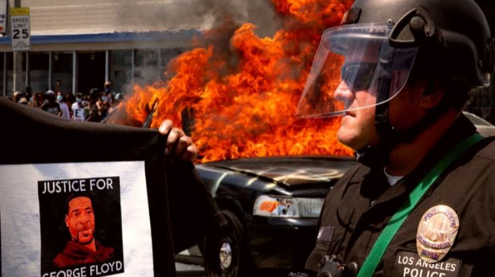 Protest and riot police-Juror In Chauvin Trial Says 'I Didn't Want to Go Through the Rioting' When Asked About 'Guilty' Verdict-ss-Featured
