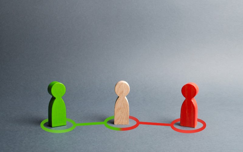 Red and green people want to recruit person in the center to his side-political center