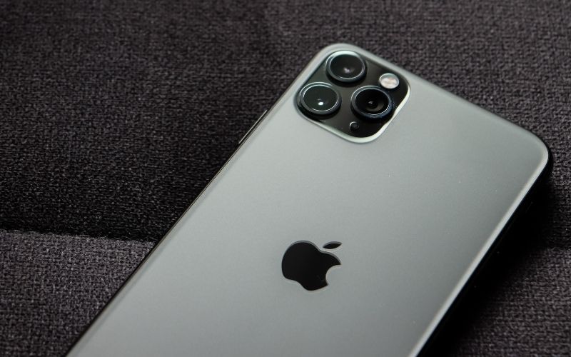 Silver iPhone on Black Textile | Researchers Create Way to Diagnose Strokes Using an iPhone