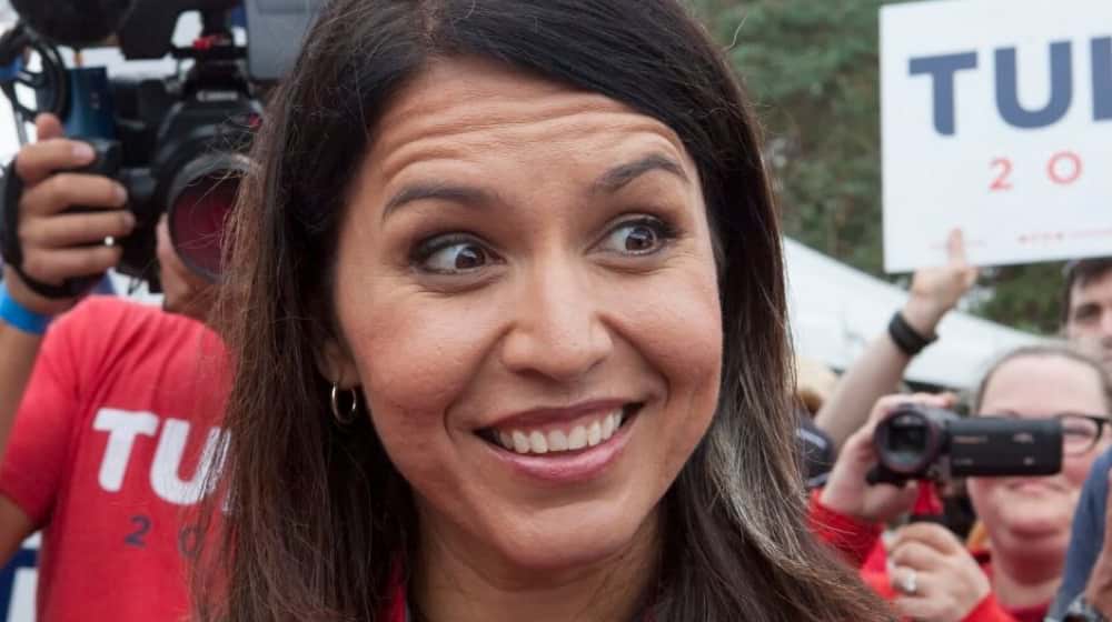 Tulsi Gabbard smiling | Tulsi Gabbard Fails to Qualify for Iowa Democrats' Event | featured