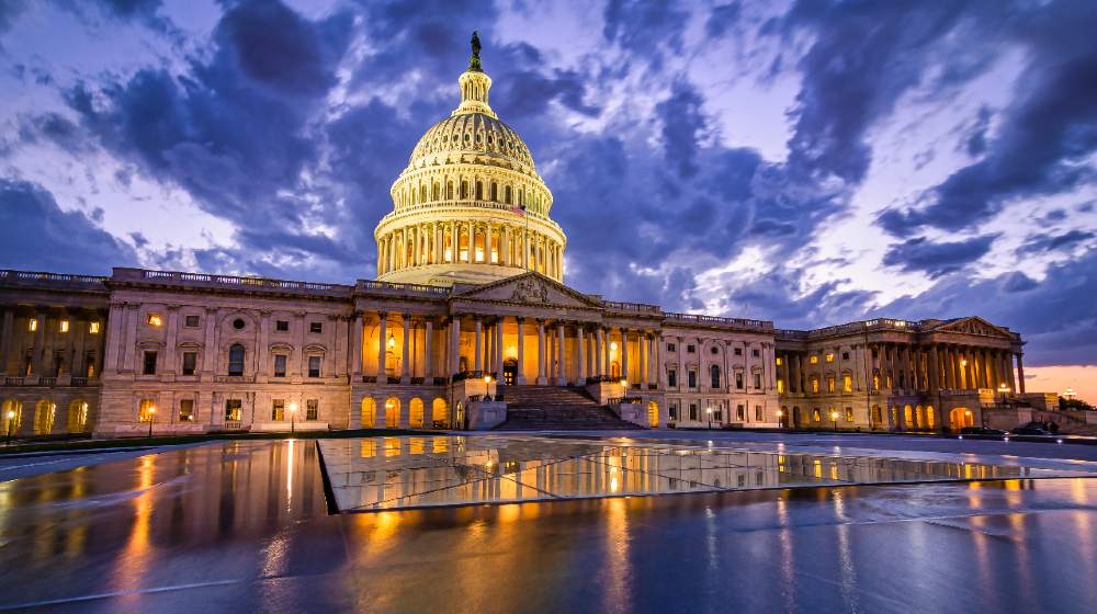 Storm rising over United States Capitol Building, Washington DC | Washington still in trouble, and getting worse | featured