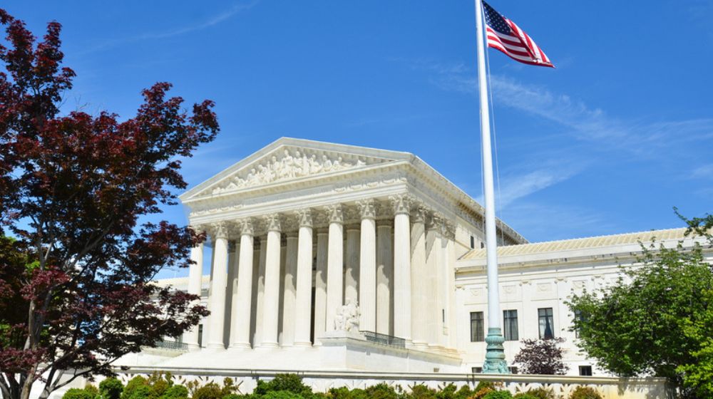 Supreme Court Overturns Roe v. Wade in Landmark Ruling-ss-Featured