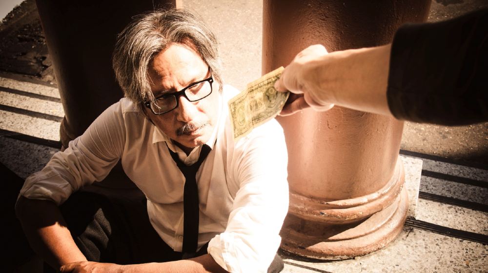 The old man was so stupid and without a place to live, he looked at the money from the philanthropist-without pity-ss-featured