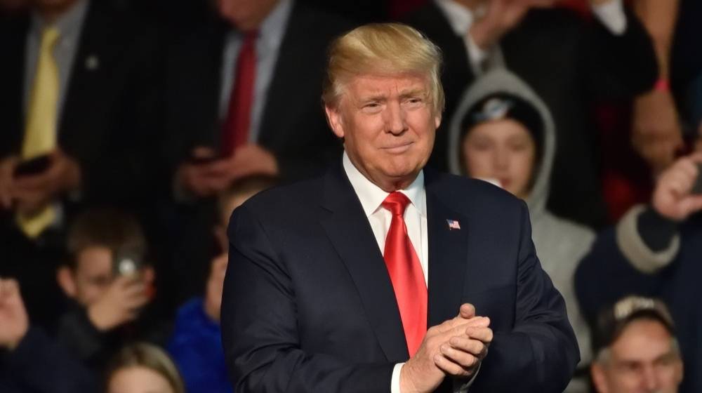 Trump Manchin is Saving Biden by Opposing Build Back Better Act-ss-Featured