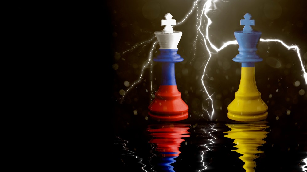 Ukraine and Russia flags paint over on chess king | Stock Futures Down, Oil Prices Up Due To Ukraine-Russia Crisis | featured
