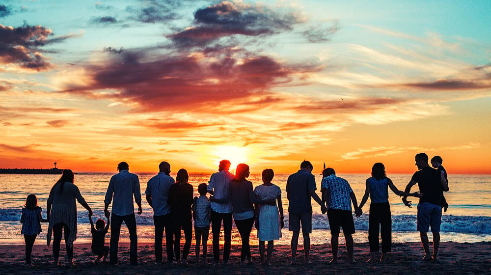 Family watching the sunset | How to Manage Holiday Stress this Season | Featured 