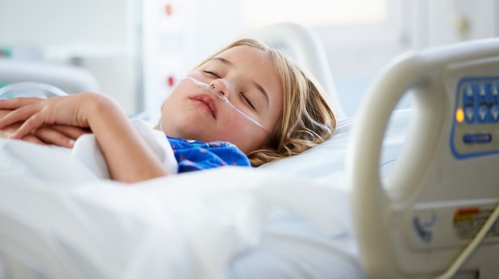 sick young girl in ICU | 5-Year-Old Daughter of First Responders Dies from COVID-19; First Child to Die in Michigan | Featured