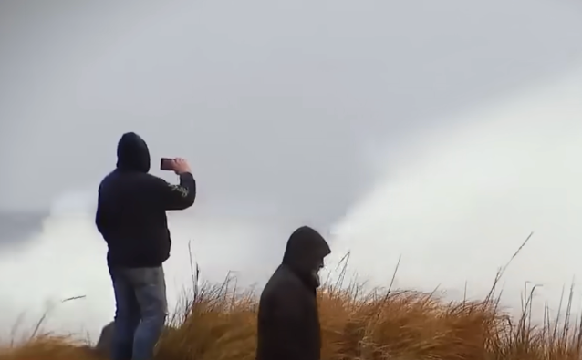 Bomb Cyclone Causes Chaos Across the Pacific Northwest: 1 Dead, More Than Half a Million Without Power