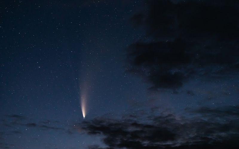 NEOWISE Comet | Man Proposes to His Girlfriend Before NEOWISE Comet Which Is Only Visible Every 6,800 Years | Featured