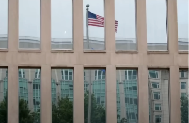 Federal Workers Face Deadline Dilemma: Quit Now or Get Fired Later