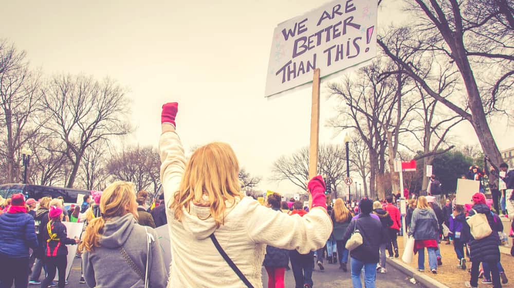 rally protest | ChokeSlammed Photographer Is Bad Timing For Trump | featured | career in photography where to start